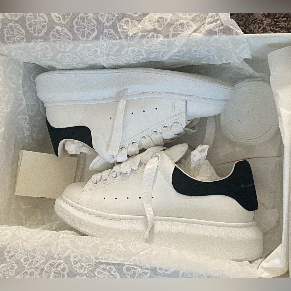 Alexander McQueen Oversized Sneakers White/Black EU 36+ | Like New | With Box